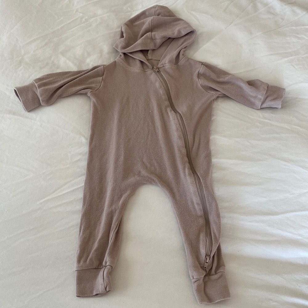 Kyte 0-3 month bamboo jersey hooded romper